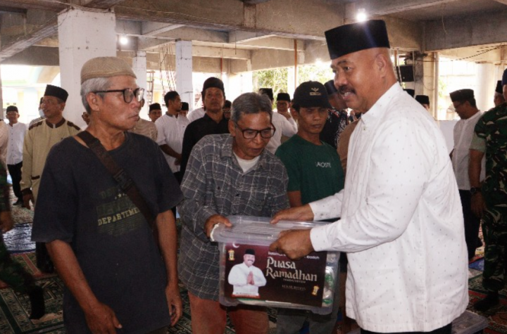 Bupati Kutai Kartanegara (Kukar) Edi Damansyah bersilaturahmi dengan masyarakat Desa Bangun Rejo, di Masjid At Takwa Desa Bangun Rejo.