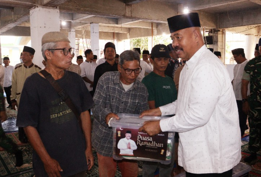 Bupati Kutai Kartanegara (Kukar) Edi Damansyah bersilaturahmi dengan masyarakat Desa Bangun Rejo, di Masjid At Takwa Desa Bangun Rejo.