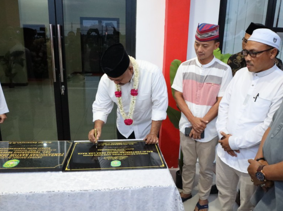 Bupati Kutai Kartanegara (Kukar) Edi Damansyah resmikan kantor Desa Loa Raya Kecamatan Tenggarong Seberang.