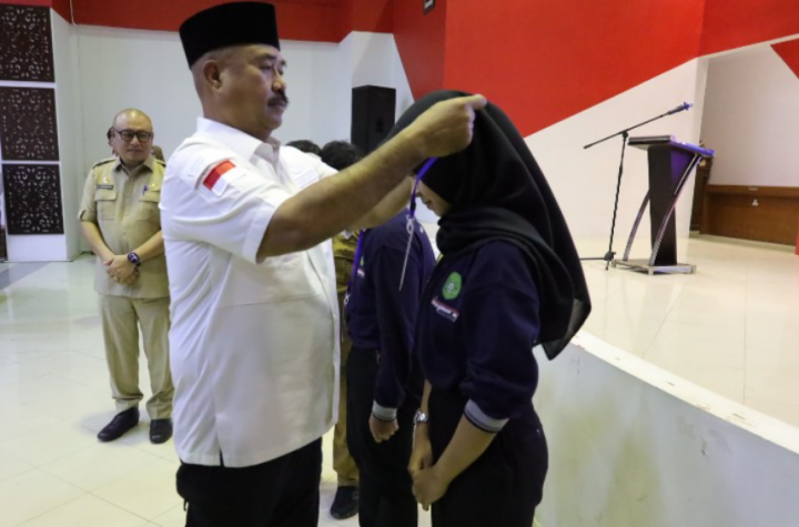 Bupati Kutai Kartanegara (Kukar) Edi Damansyah membuka Bimbingan dan Latihan (Binlat) para putra–putri Kukar yang akan mendaftarkan diri menjadi calon mahasiswa di Politeknik Keuangan Negara (PKN) STAN.