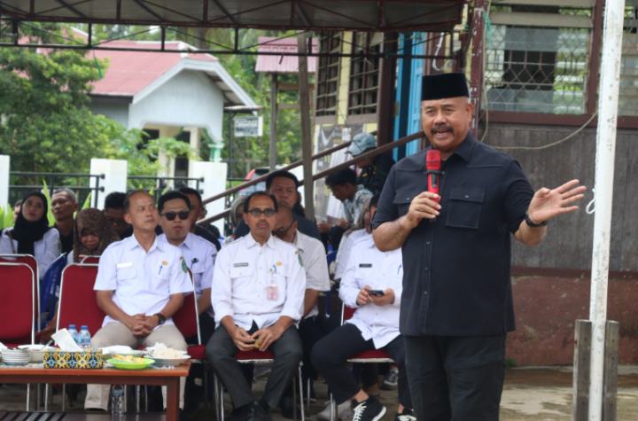 Bupati Kutai Kartanegara (Kukar) Edi Damansyah meresmikan Kantor Lurah dan Gedung BPU Bukit Biru.