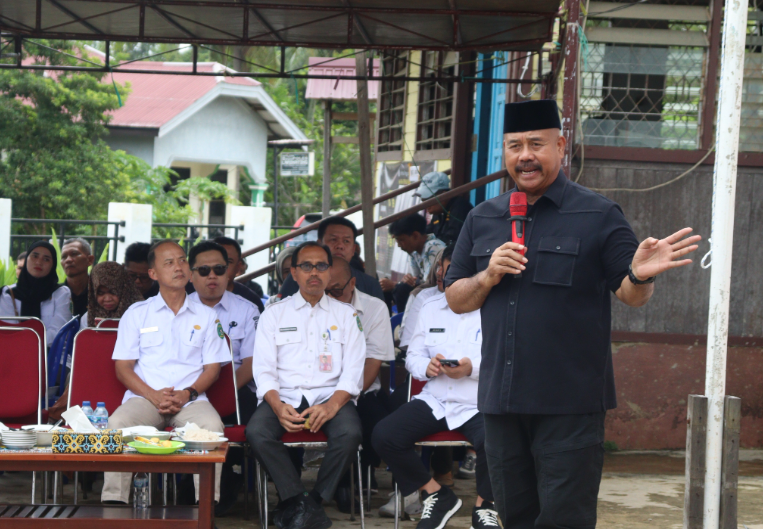 Bupati Kutai Kartanegara (Kukar) Edi Damansyah meresmikan Kantor Lurah dan Gedung BPU Bukit Biru.