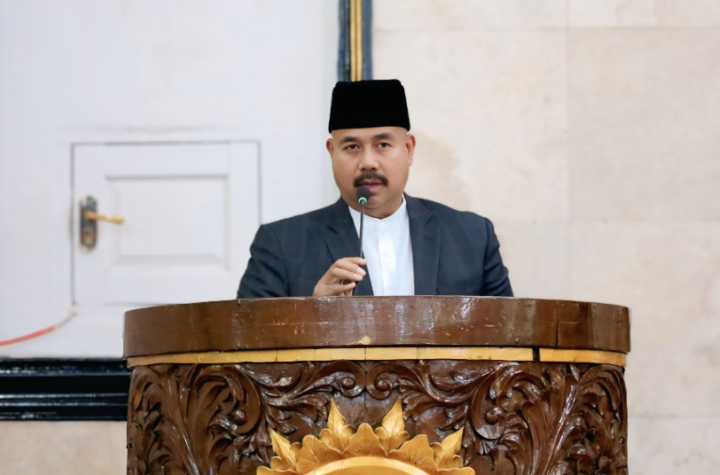 Edi Damansyah menghadiri Sholat Id Hari Raya Idul Adha 1446 Hijriah Bertempat di Masjid Agung Sultan Aji Muhammad Sulaiman Tenggarong.
