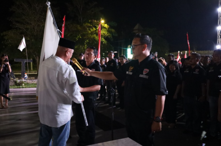 Bupati Kutai Kartanegara (Kukar) Edi Damansyah melantik Dewan Pengurus Pusat (DPP) GADATARA Kalimantan Timur dan Dewan Pimpinan Cabang (DPC) GADATARA se-Kabupaten Kukar di Taman Kota Raja Tenggarong.