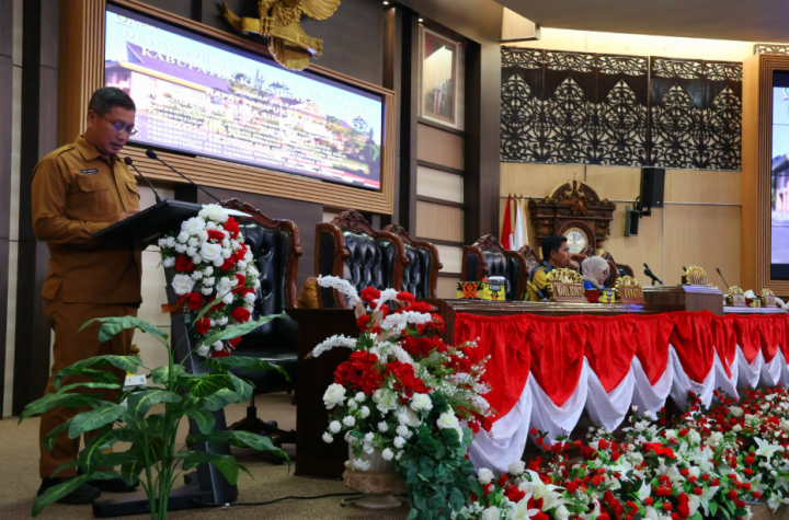 Pemerintah Kabupaten Kutai Kartanegara (Kukar) melalui Asisten III Setkab Kukar, Dafip Haryanto, mengajukan tujuh Rancangan Peraturan Daerah (Raperda) tentang pemekaran desa baru.