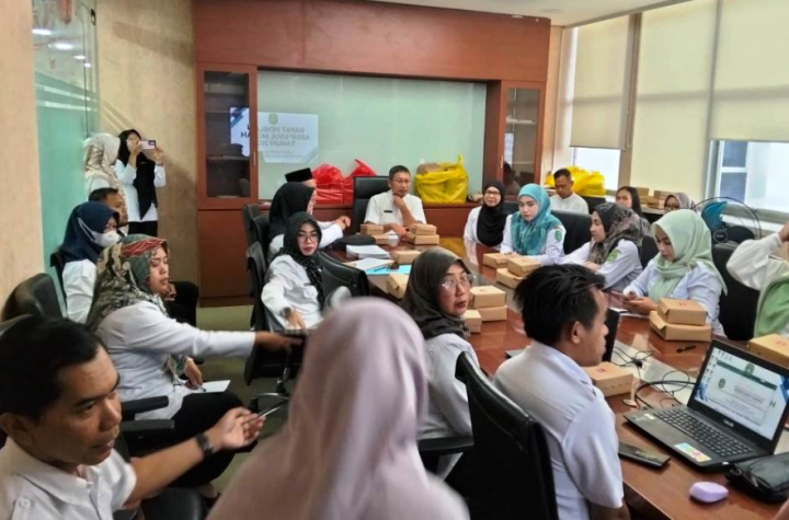 Asisten III Setkab Kukar Bidang Administrasi Umum Sekretariat Daerah Kutai Kartanegara (Kukar) Dafip Haryanto membuka Rapat Penilaian Arsip Usul Musnah Tahun 2025 di lingkungan Sekretariat Daerah Kukar.