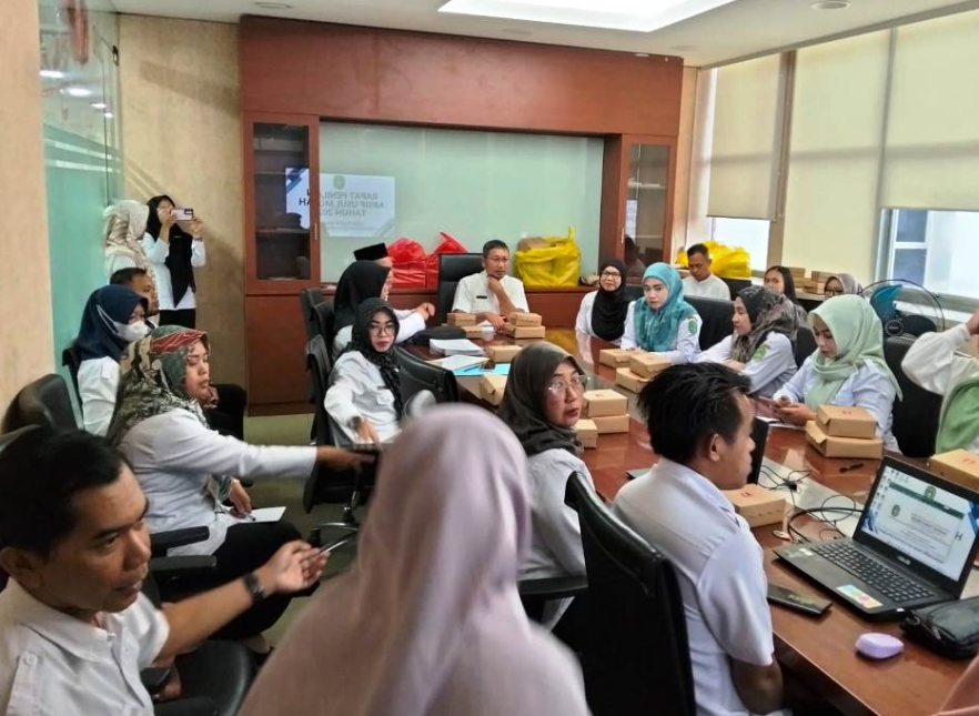 Asisten III Setkab Kukar Bidang Administrasi Umum Sekretariat Daerah Kutai Kartanegara (Kukar) Dafip Haryanto membuka Rapat Penilaian Arsip Usul Musnah Tahun 2025 di lingkungan Sekretariat Daerah Kukar.