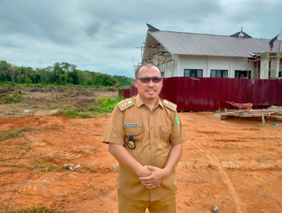 Kepala Desa Loa Raya, Martin.
