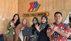 Rombongan Telkom yang dipimpin Manager RSME Service, Putri, bertemu dengan Direktur PT Petro Perkasa Indonesia, Nadiyah Salsabila. (Sepintasinfo.com)