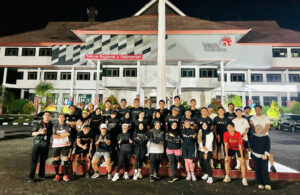 RIOT Indonesia Chapter Balikpapan diajak bergabung menjadi agen afiliasi melalui Program SOBIZ dalam kegiatan sosialisasi yang digelar di halaman Kantor Telkom Regional 4 Kalimantan. (Dok. Telkom)